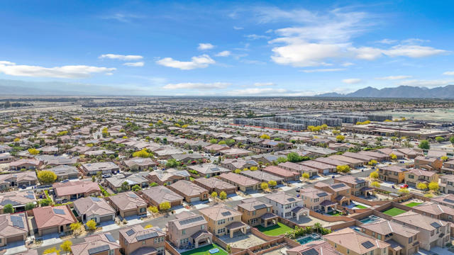 35469 Cortesia Way, Palm Desert CA: https://media.crmls.org/mediaz/5567048b-7f80-4934-8684-4d7cbc985027.jpg