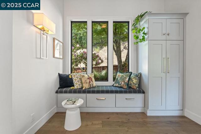 46 E Altarinda, Orinda CA: https://media.crmls.org/mediaz/556747a5-1ce2-43c1-9df0-f10b62620d0f.jpg