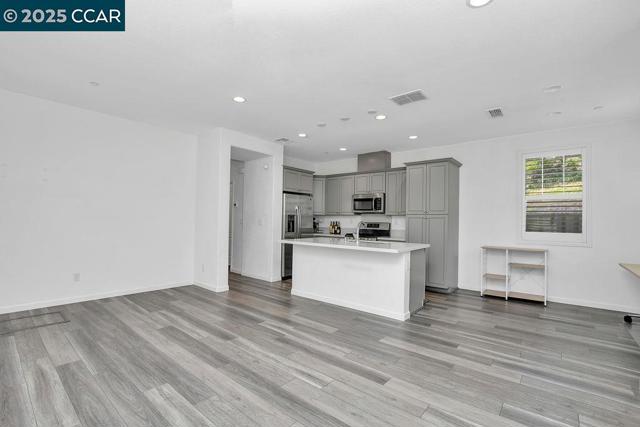 476 Colina Way, El Sobrante CA: https://media.crmls.org/mediaz/5567d4fb-dbbe-421f-82ed-082a80e3fdf6.jpg