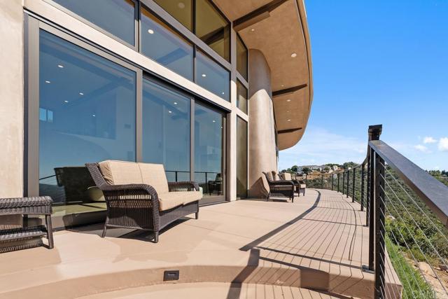 10027 Tall Oak Drive, Escondido CA: https://media.crmls.org/mediaz/5567e679-9d98-448f-8adb-4d64e4126314.jpg