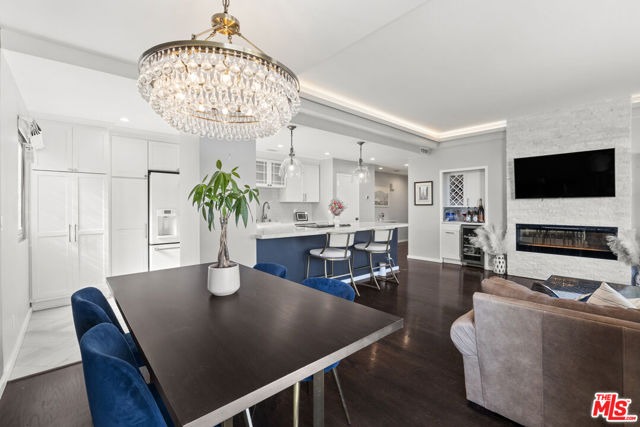 7250 Franklin Avenue, Los Angeles CA: https://media.crmls.org/mediaz/556801f2-2cfe-4c70-b477-1ca7f395c5b8.jpg