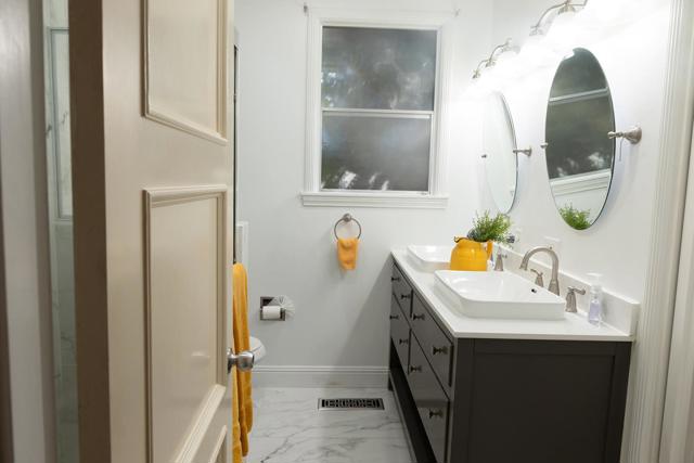 1541 Maple Street, San Mateo CA: https://media.crmls.org/mediaz/55684b2e-8026-4972-8fc8-de888f2ede22.jpg