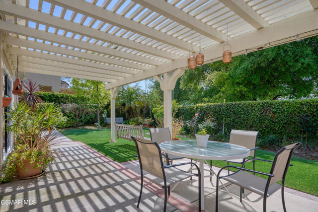 3695 Mapleknoll Place, Thousand Oaks CA: https://media.crmls.org/mediaz/55686c9b-38c2-43f1-8a35-eab7a08dfc29.jpg