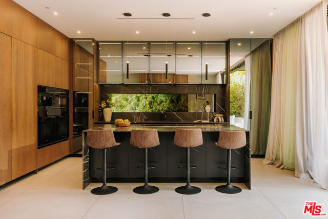 515 N Harper Avenue, Los Angeles CA: https://media.crmls.org/mediaz/55687538-7654-415e-8aca-1261d3d59a15.jpg