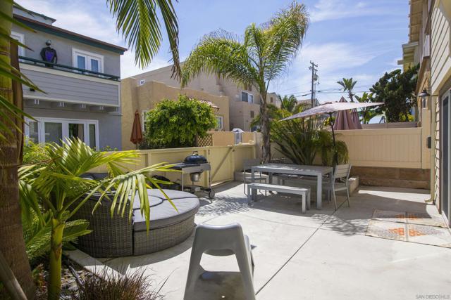 728 Jamaica Ct, San Diego CA: https://media.crmls.org/mediaz/55689c87-9306-40d4-a3ca-5e50b1a98934.jpg