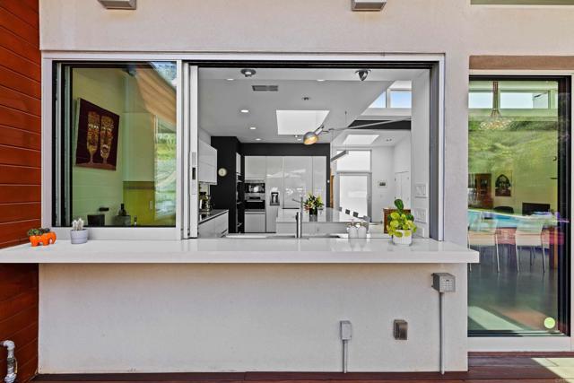 6672 Avenida Andorra, La Jolla CA: https://media.crmls.org/mediaz/55695987-5856-4808-a278-e6e081b4160b.jpg