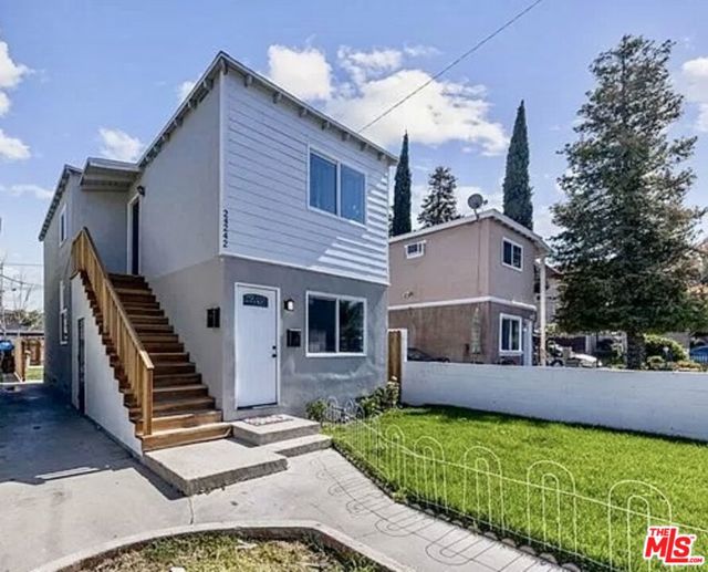 24242 Pine Street, Newhall CA: https://media.crmls.org/mediaz/55697b7a-85f2-4c2c-af9d-8d0fb9489673.jpg