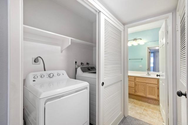 11840 Caminito Ronaldo, San Diego CA: https://media.crmls.org/mediaz/5569aa63-a910-417f-8619-bdb5156b6cd9.jpg