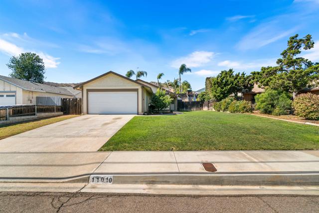 11010 El Nopal, Lakeside CA: https://media.crmls.org/mediaz/556a91de-cb0a-41fe-9580-b7a3239b48e6.jpg