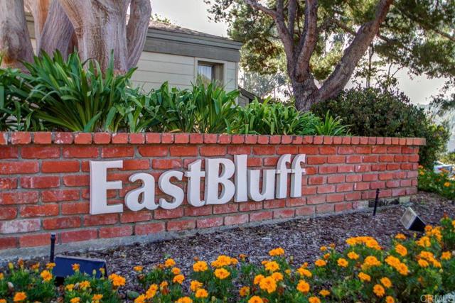 3330 Caminito Eastbluff, La Jolla CA: https://media.crmls.org/mediaz/556ab32a-d997-4bad-8abd-03cf710bd543.jpg