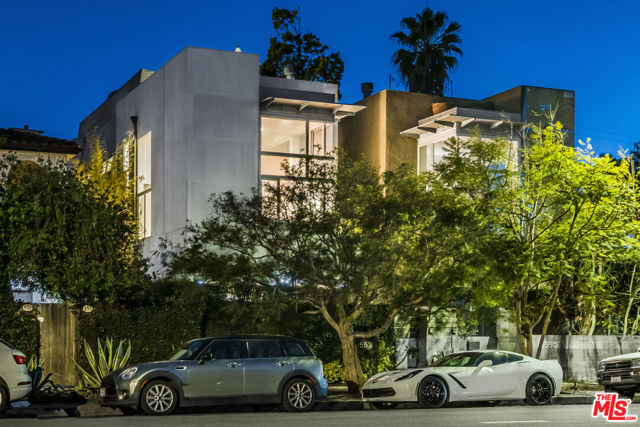 552 Grand Boulevard photo 2