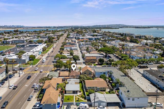 1568 Pacific Beach Dr, San Diego CA: https://media.crmls.org/mediaz/556b02c4-44db-4ef6-beef-0e0b6e13bb5d.jpg