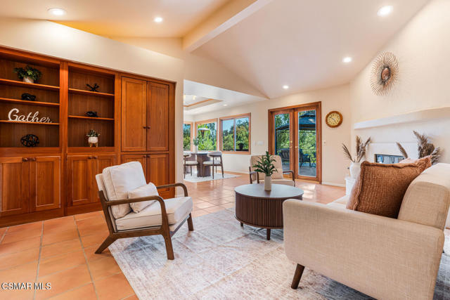356 Laguna Terrace, Simi Valley CA: https://media.crmls.org/mediaz/556b4de3-95a4-4289-92e5-5a2cfe5a4030.jpg