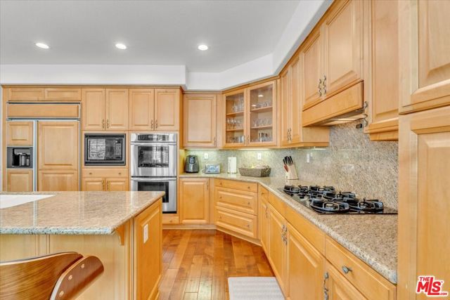 1535 Verde Ridge Lane, Westlake Village CA: https://media.crmls.org/mediaz/556becff-259f-449e-bfeb-8919c4d7b717.jpg