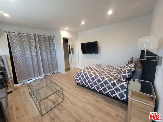 1820 S La Brea Avenue, Los Angeles CA: https://media.crmls.org/mediaz/556c129b-81bf-4d93-9a2b-0421327ecce4.jpg