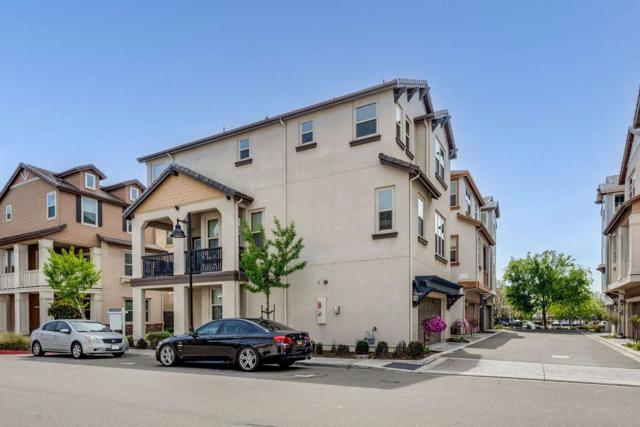 1573 Hidden Creek Lane, Milpitas CA: https://media.crmls.org/mediaz/556c1f5a-955b-4772-83c9-3da28517664a.jpg