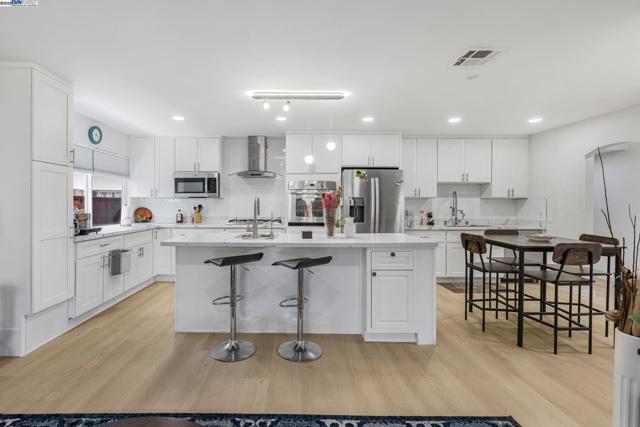 548 Sonoma Ave, Livermore CA: https://media.crmls.org/mediaz/556c33e1-465a-4b70-b184-51a6dcd01d9d.jpg