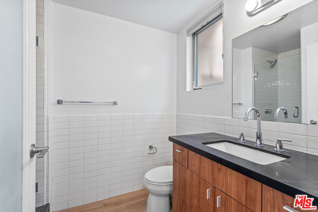 900 N West Knoll Drive, West Hollywood CA: https://media.crmls.org/mediaz/556c4737-7694-4873-96ac-18c49e32eaf3.jpg