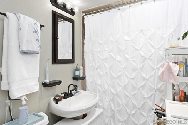 5061 Mission BLVD, San Diego CA: https://media.crmls.org/mediaz/556c6e50-253d-4ef5-a49b-c898acf0c605.jpg
