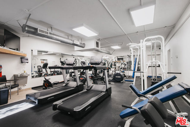 8180 Manitoba Street, Playa del Rey CA: https://media.crmls.org/mediaz/556ca2b3-f277-4599-ad7c-3299182c6d86.jpg