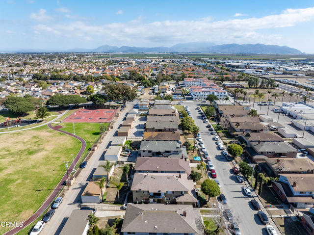 341 Cuesta Del Mar Drive, Oxnard CA: https://media.crmls.org/mediaz/556cb362-76ea-424c-8436-076324065035.jpg