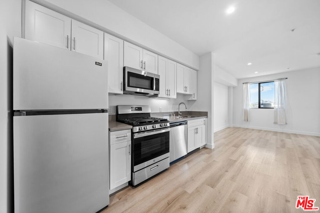 5612 Lexington Avenue #303