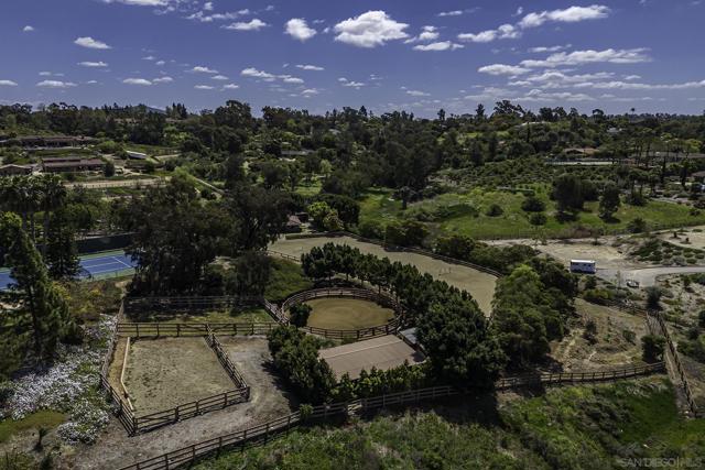 5305 La Crescenta, Rancho Santa Fe CA: https://media.crmls.org/mediaz/556cb8e7-37fe-4b75-bec0-73ecb2458adc.jpg