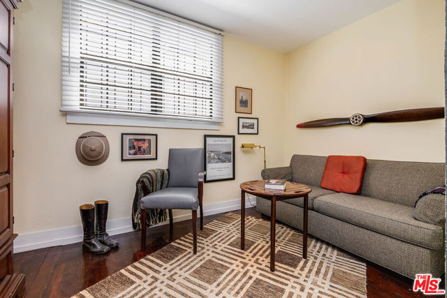 516 N Bronson Avenue, Los Angeles CA: https://media.crmls.org/mediaz/556cbc7f-f794-47b7-90ca-684b7346d4f9.jpg