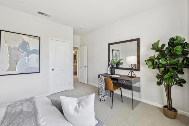 910 Governors Bay Drive, Redwood City CA: https://media.crmls.org/mediaz/556dd41c-3543-441b-a380-ad917265aa23.jpg