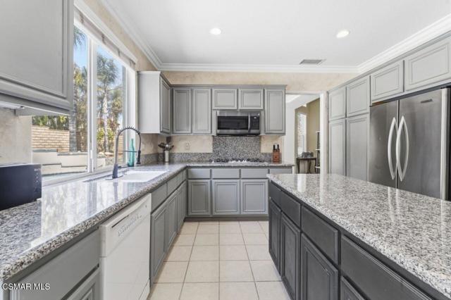 25 Humboldt Street, Simi Valley CA: https://media.crmls.org/mediaz/556ddee4-1604-4635-a31a-0b4027479750.jpg