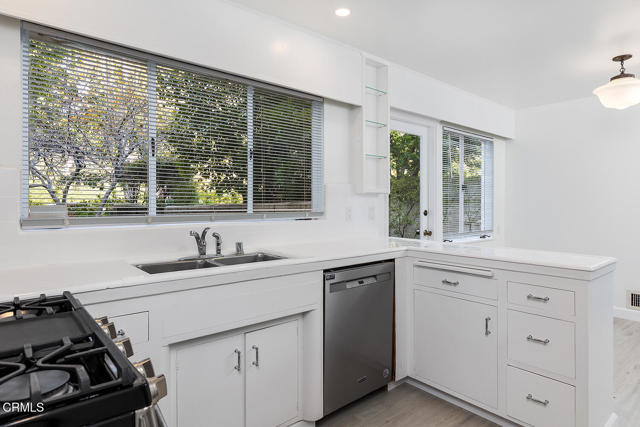 Detail Gallery Image 9 of 25 For 938 S Orange Grove Bld #C,  Pasadena,  CA 91104 - 2 Beds | 2 Baths