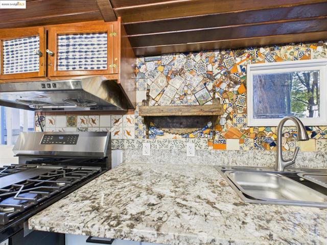 1545 Mariposa St, Richmond CA: https://media.crmls.org/mediaz/556f335c-6dbb-469e-9460-42d12975e0bf.jpg