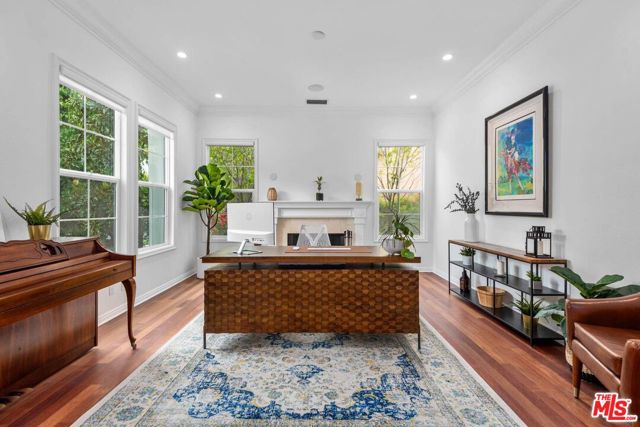 4110 Prado De Los Zorros, Calabasas CA: https://media.crmls.org/mediaz/556f7321-5f07-4552-85ba-80d40855e0bd.jpg