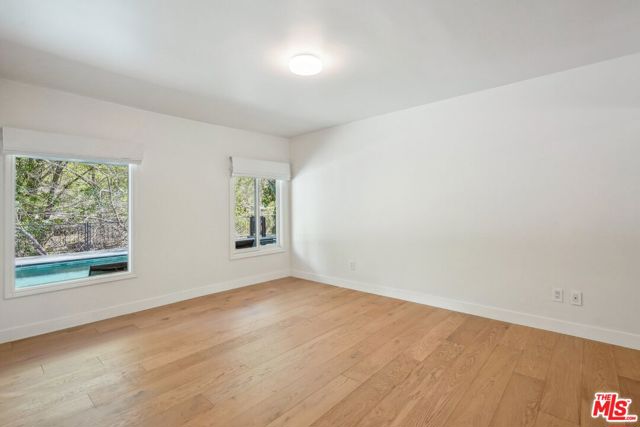 4900 Queen Victoria Road, Woodland Hills CA: https://media.crmls.org/mediaz/556f835b-459c-4a29-80c2-b65d93a1560a.jpg