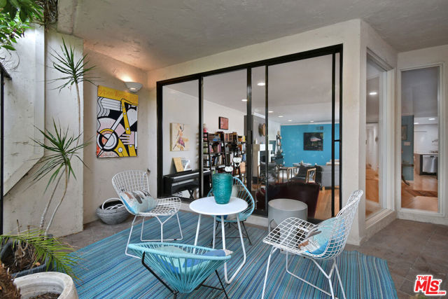 11687 Bellagio Road, Los Angeles CA: https://media.crmls.org/mediaz/556faa08-d6bf-4584-a73c-a6d43ee445f6.jpg