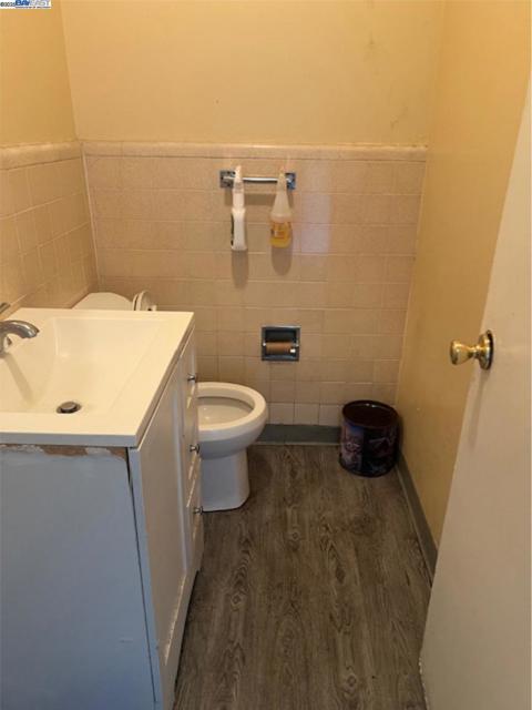 4201 West St, Oakland CA: https://media.crmls.org/mediaz/556fc242-fa21-4363-ba09-570323c50978.jpg