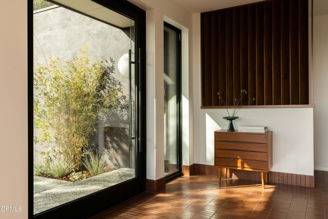 945 Linda Vista Avenue, Pasadena CA: https://media.crmls.org/mediaz/55700340-b7ae-40c4-8a41-177edf9fce5e.jpg