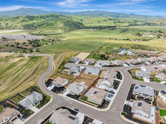 172 Vienna Way, Hollister CA: https://media.crmls.org/mediaz/55702c62-d198-4e92-9208-f715b5fe15d7.jpg