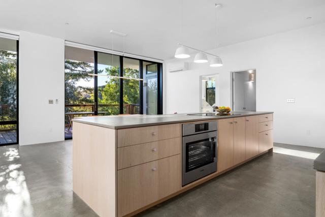 1421 Weston Road, Scotts Valley CA: https://media.crmls.org/mediaz/5570d26a-a323-451d-a676-4362609da77c.jpg