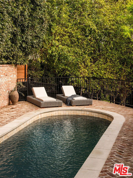 1524 Sunset Plaza Drive, Los Angeles CA: https://media.crmls.org/mediaz/5570df11-d1ba-4e5e-b34c-958178ead3e2.jpg