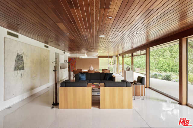 3970 Archdale Road, Encino CA: https://media.crmls.org/mediaz/5570ed63-cf3f-4a5e-971e-56166999d3db.jpg