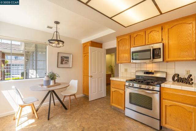 353 Winterwind Cir, San Ramon CA: https://media.crmls.org/mediaz/5571442b-bc5c-48be-b92b-8830db3054cb.jpg