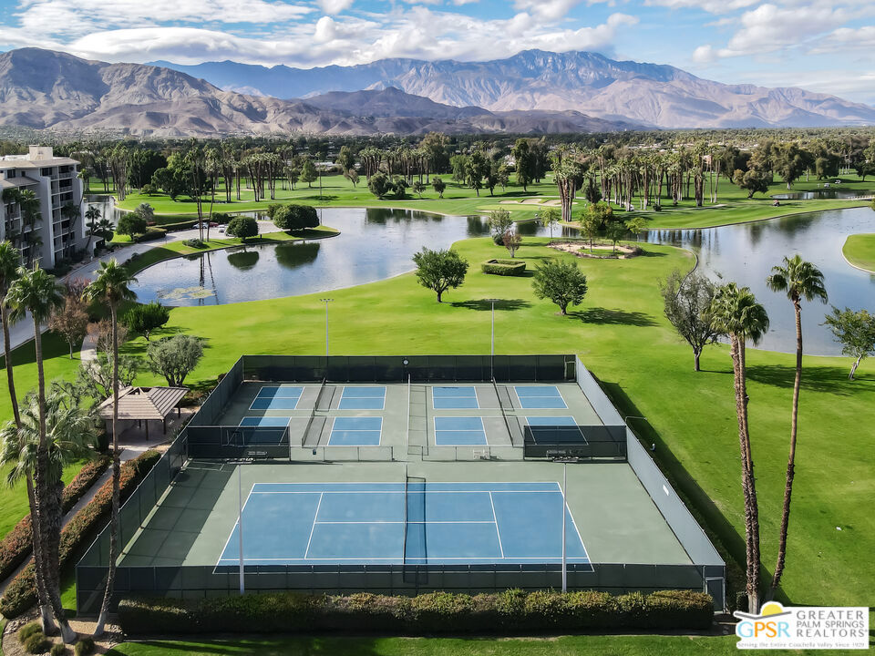 https://media.crmls.org/mediaz/55716d98-a679-4f34-9ae9-9cd823e4c8ad.jpg?preset=X-Large