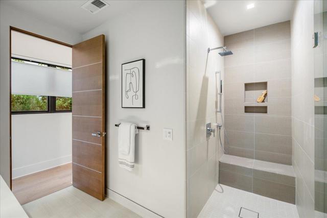 1627 Shirley Avenue, Los Altos CA: https://media.crmls.org/mediaz/55718fa0-7caf-464d-bc26-c36485b6496e.jpg