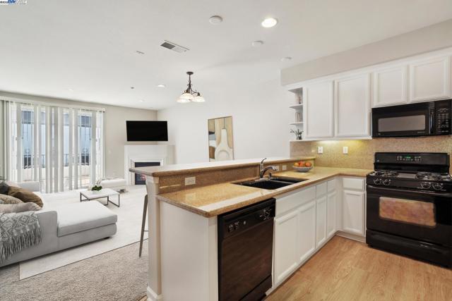 4225 Clarinbridge Cir, Dublin CA: https://media.crmls.org/mediaz/5571c660-bde2-4c21-935d-e318fcc9993c.jpg
