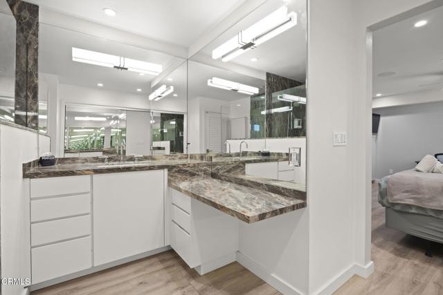 2924 Lakeshore Court, Oxnard CA: https://media.crmls.org/mediaz/5571e715-3b84-4abc-a6c6-f351f6652ebb.jpg