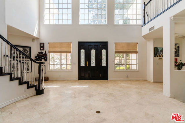4244 Balcony Drive, Calabasas CA: https://media.crmls.org/mediaz/5572edd7-d73a-42c3-8f89-357e1001d8d4.jpg