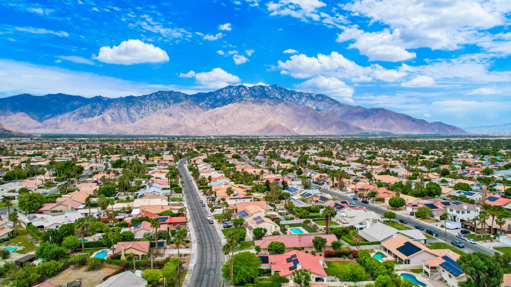 https://media.crmls.org/mediaz/5573165a-8c01-40c4-80ec-4190a7987fb6.jpg?preset=X-Large