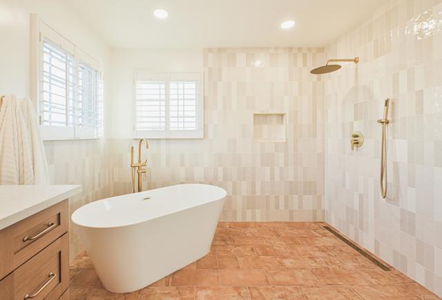 Detail Gallery Image 24 of 63 For 1045 Tarento Dr, San Diego,  CA 92107 - 4 Beds | 4 Baths