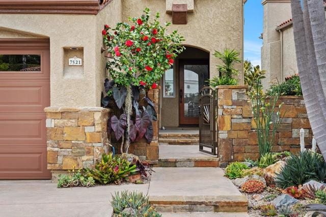 7521 Navigator Circle, Carlsbad CA: https://media.crmls.org/mediaz/5574220d-7979-4aef-be8c-e6ce38c9cfad.jpg